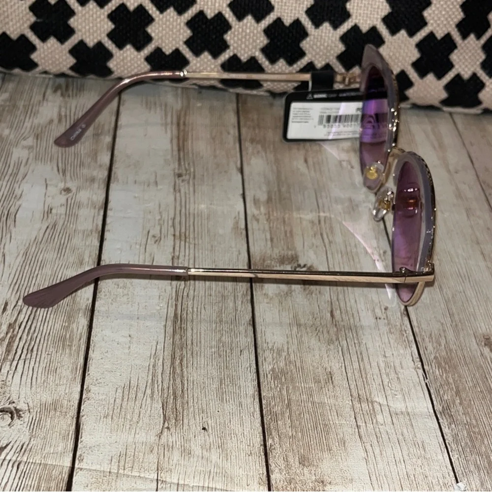 Foster Grant & Co. Cat eye purple sunglasses Gradient lenses